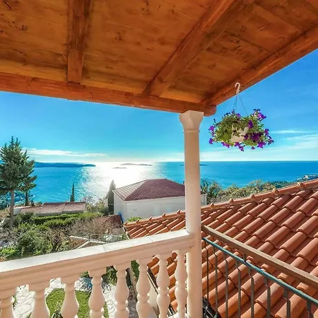 Sleeps 6 Pool Air Con Wifi Willa Mlini