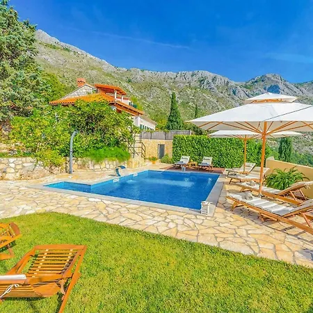 Sleeps 6 Pool Air Con Wifi Willa *