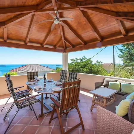 Sleeps 6 Pool Air Con Wifi *
